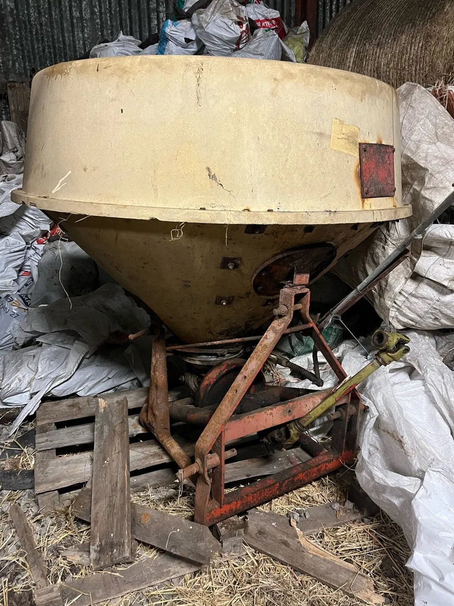 Vicon fertiliser shaker - Image 1