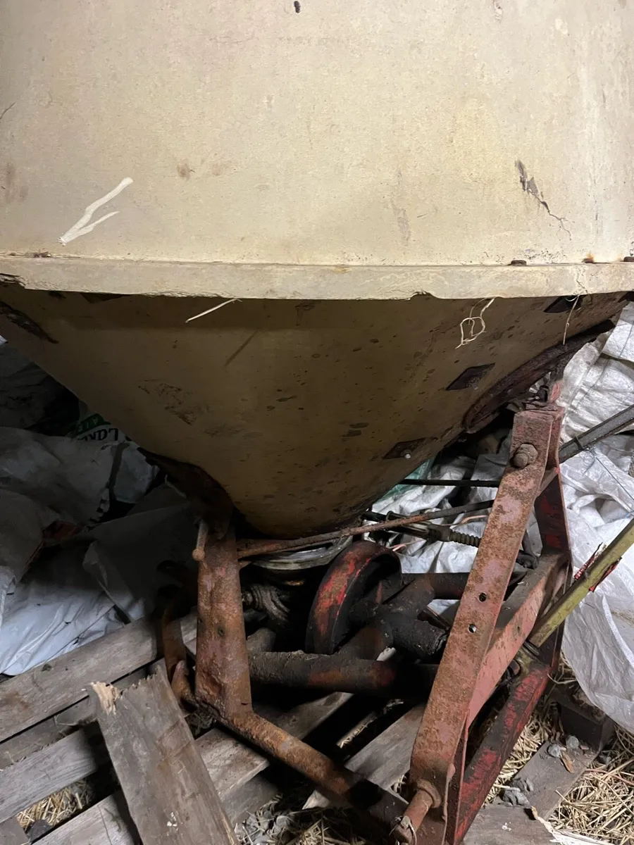Vicon fertiliser shaker - Image 2