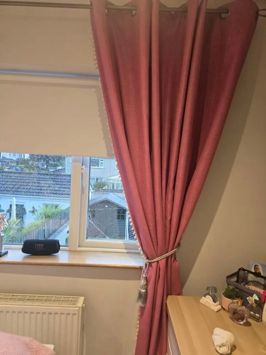 Curtains - Image 3