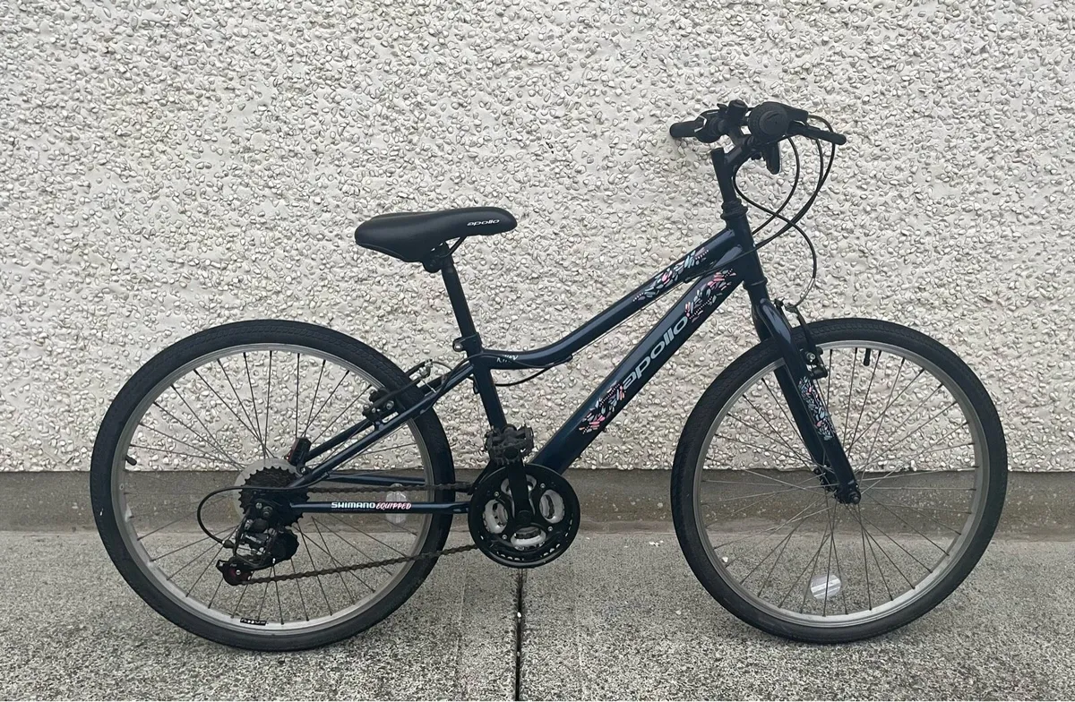 Girls Apollo kinx 24” wheel bike including helmet - Image 1