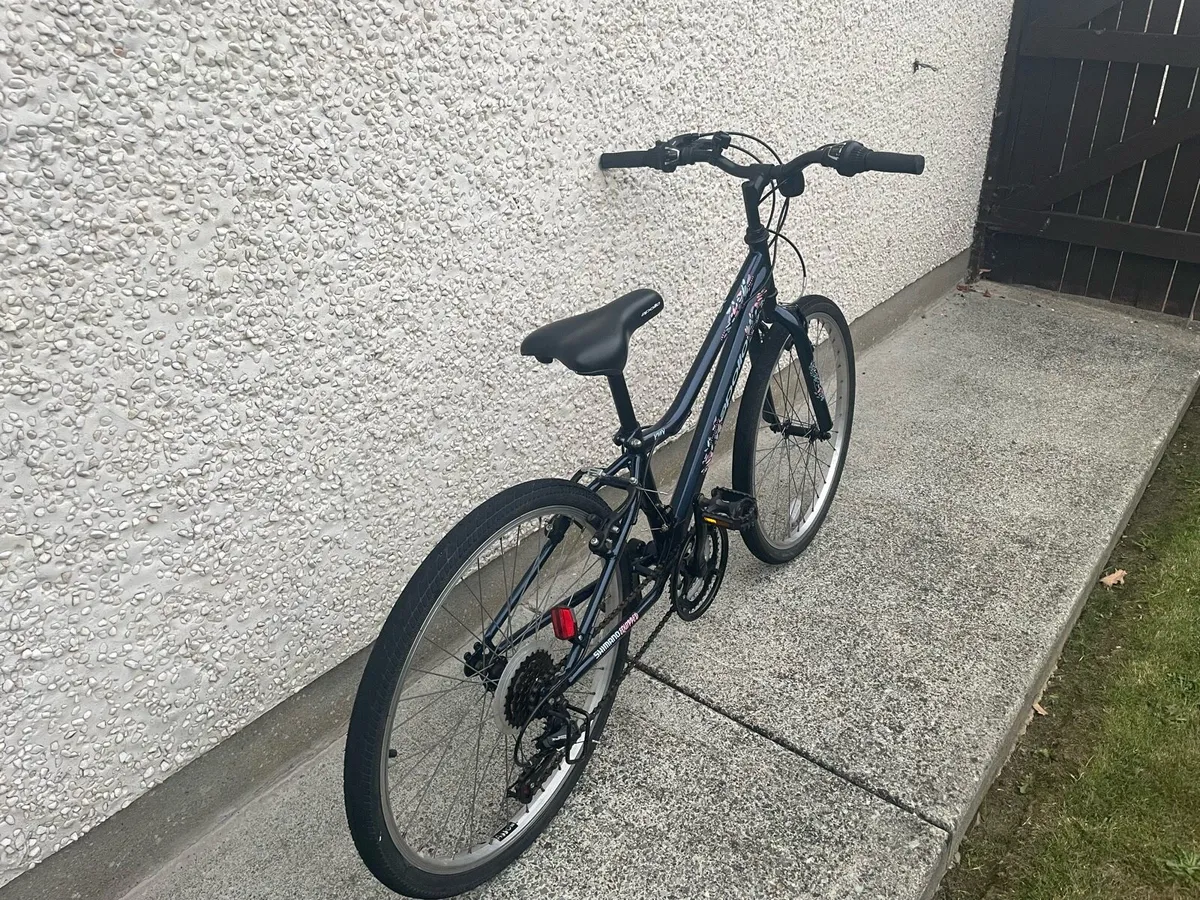 Girls Apollo kinx 24” wheel bike including helmet - Image 3