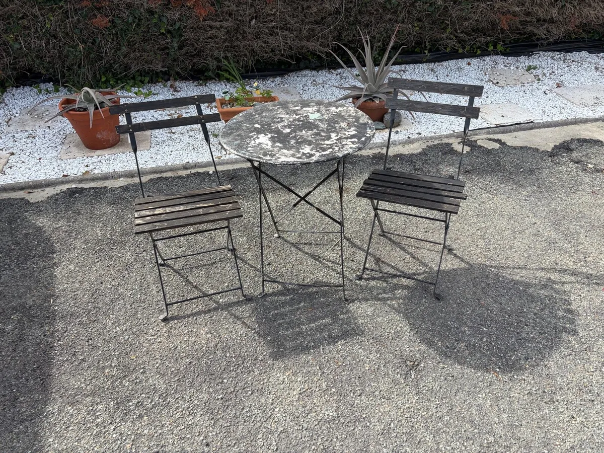 garden table + 2 chairs - Image 1