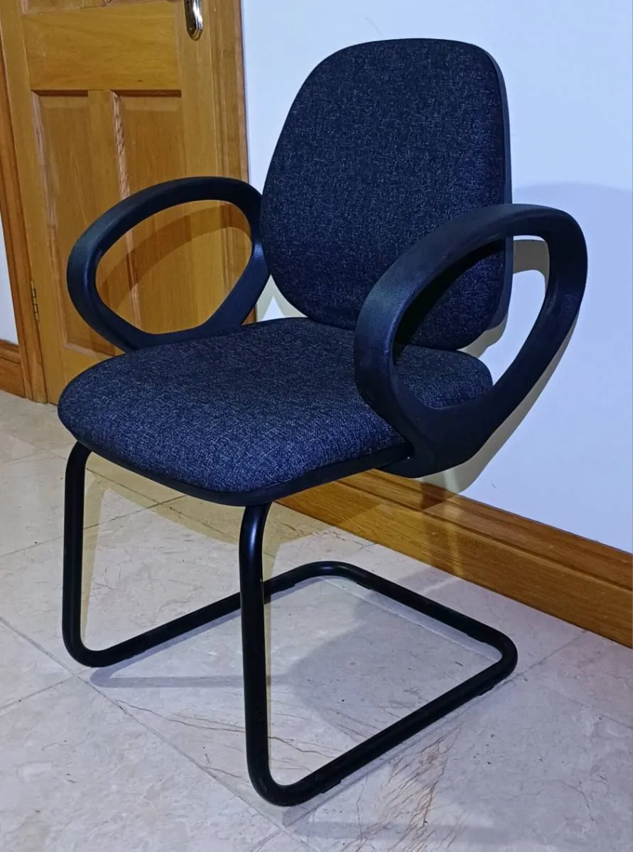 Teknik Fabric Meeting Room Chair - Image 3