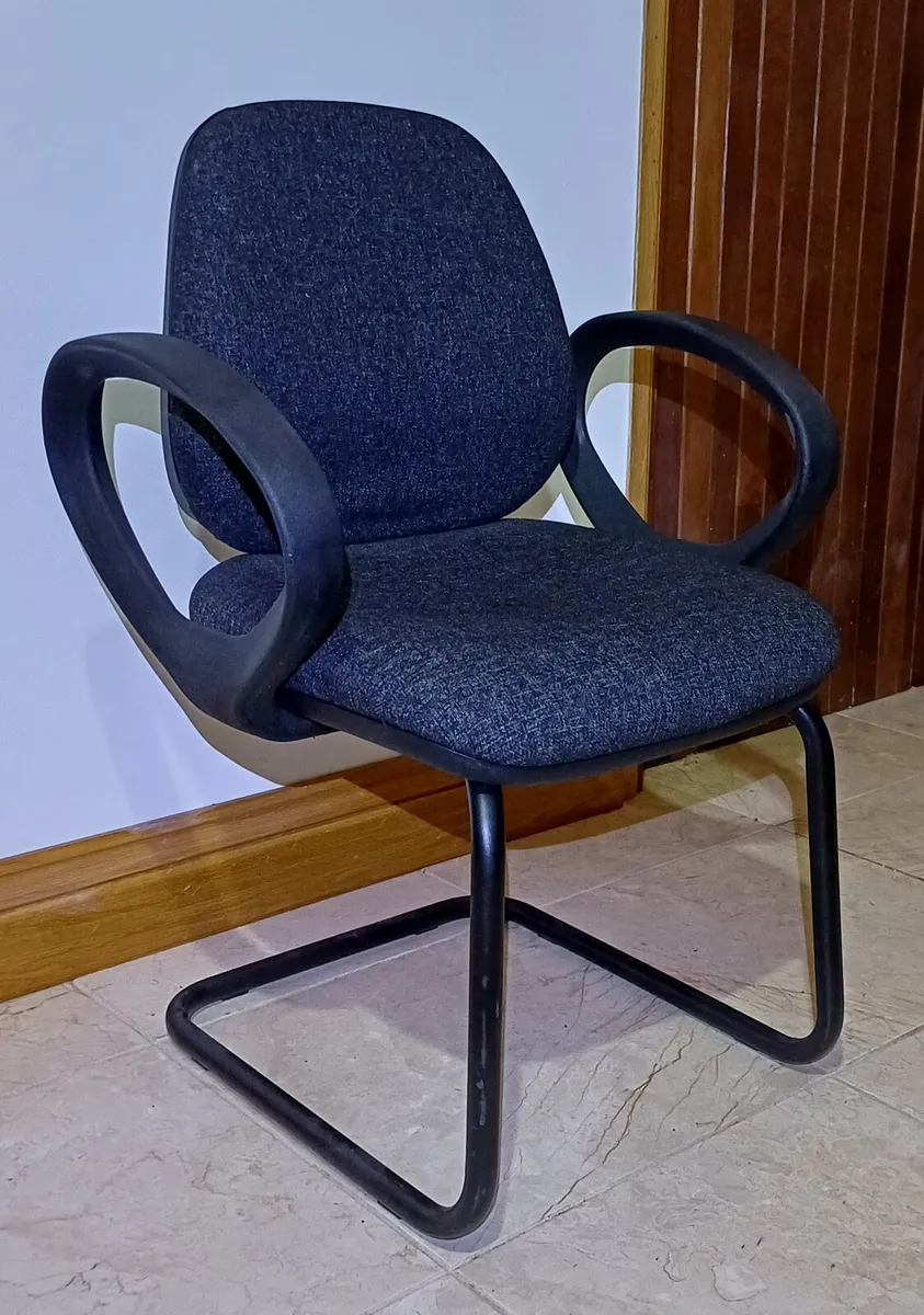 Teknik Fabric Meeting Room Chair - Image 1