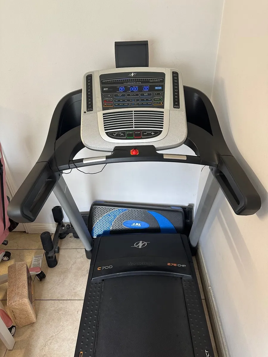 NordicTrack C700 treadmill (Model NETL90716) - Image 4