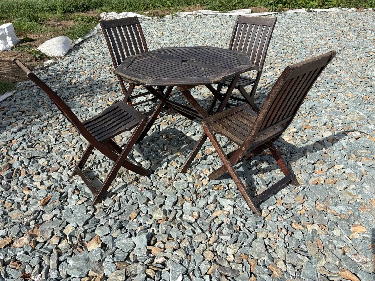 foldable x4 chairs + 1 table - Image 1