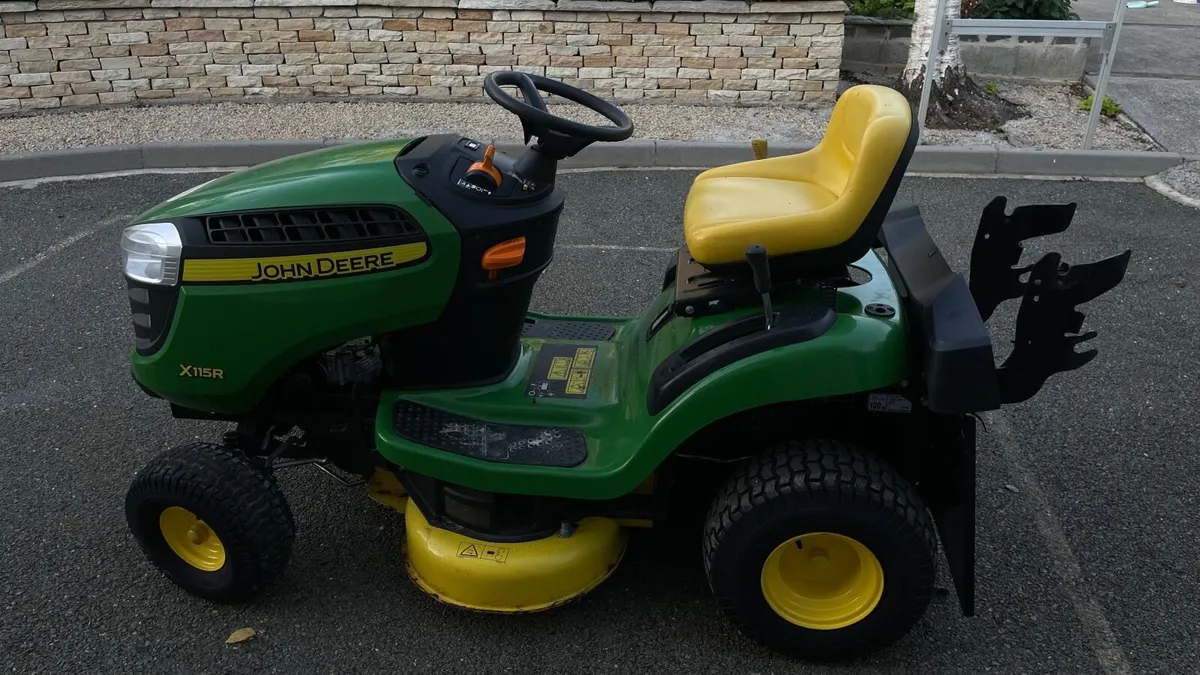 John Deere Lawnmower - Image 1