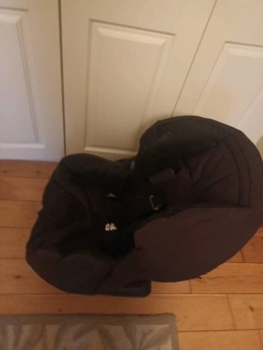 Car seat 💺 o - Image 2