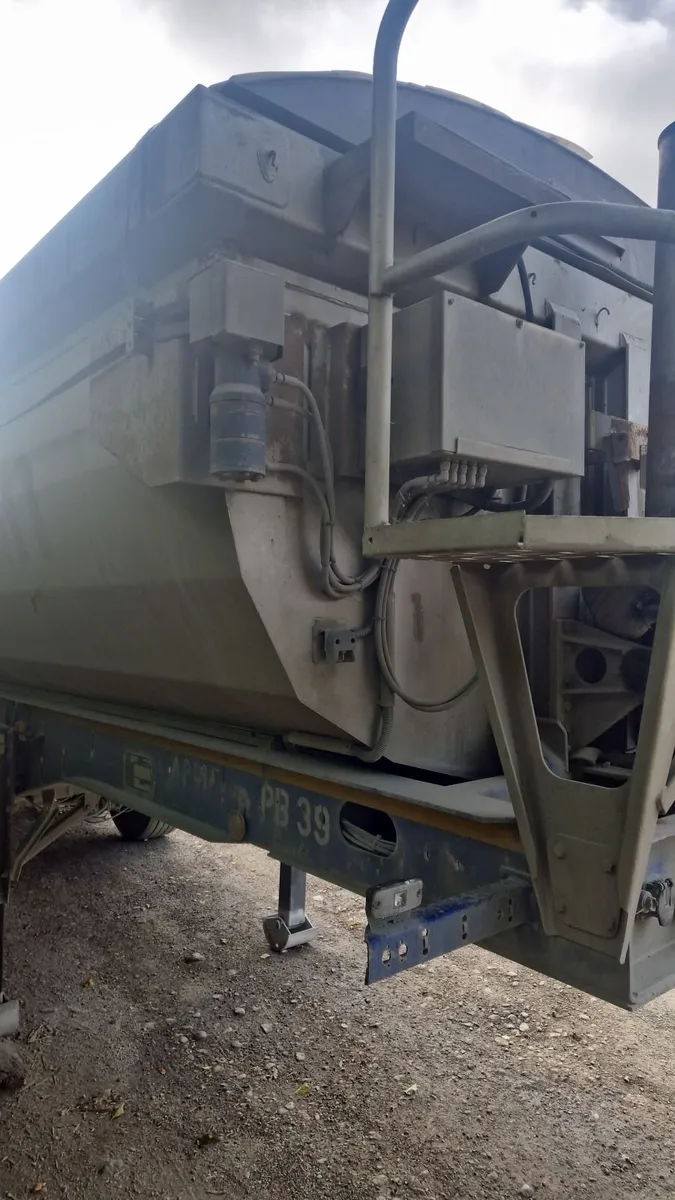 Tipping trailer - Image 4