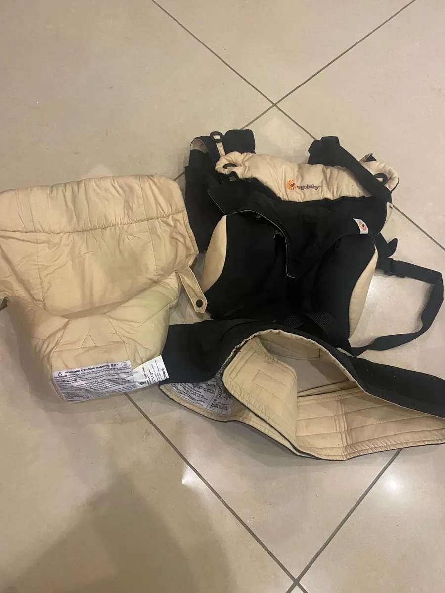 Ergobaby baby carrier - Image 2