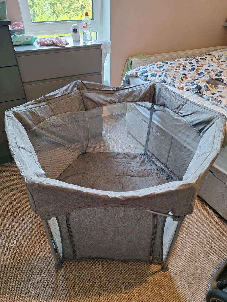 Miniuno Playpen - Image 1