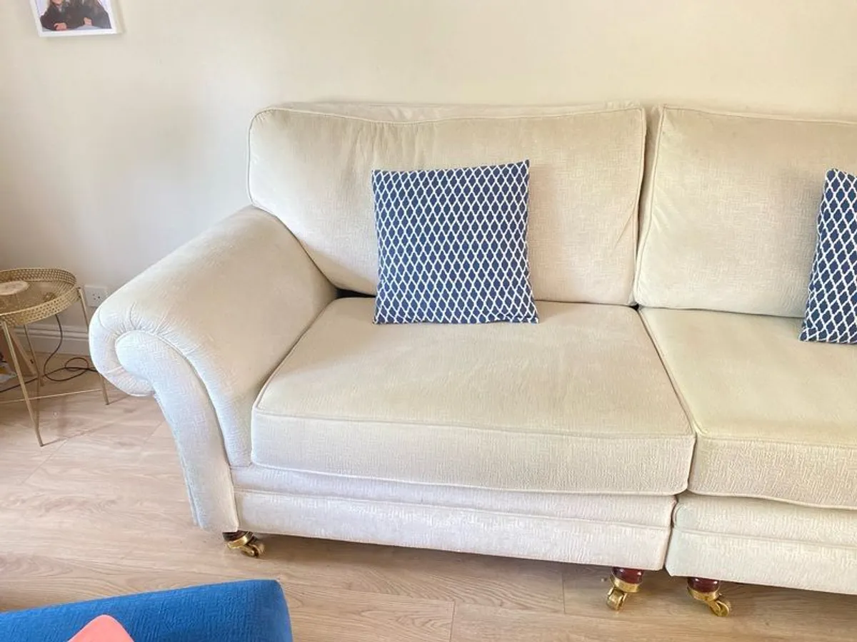 Cream couch - Image 3