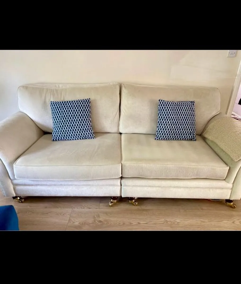 Cream couch - Image 1