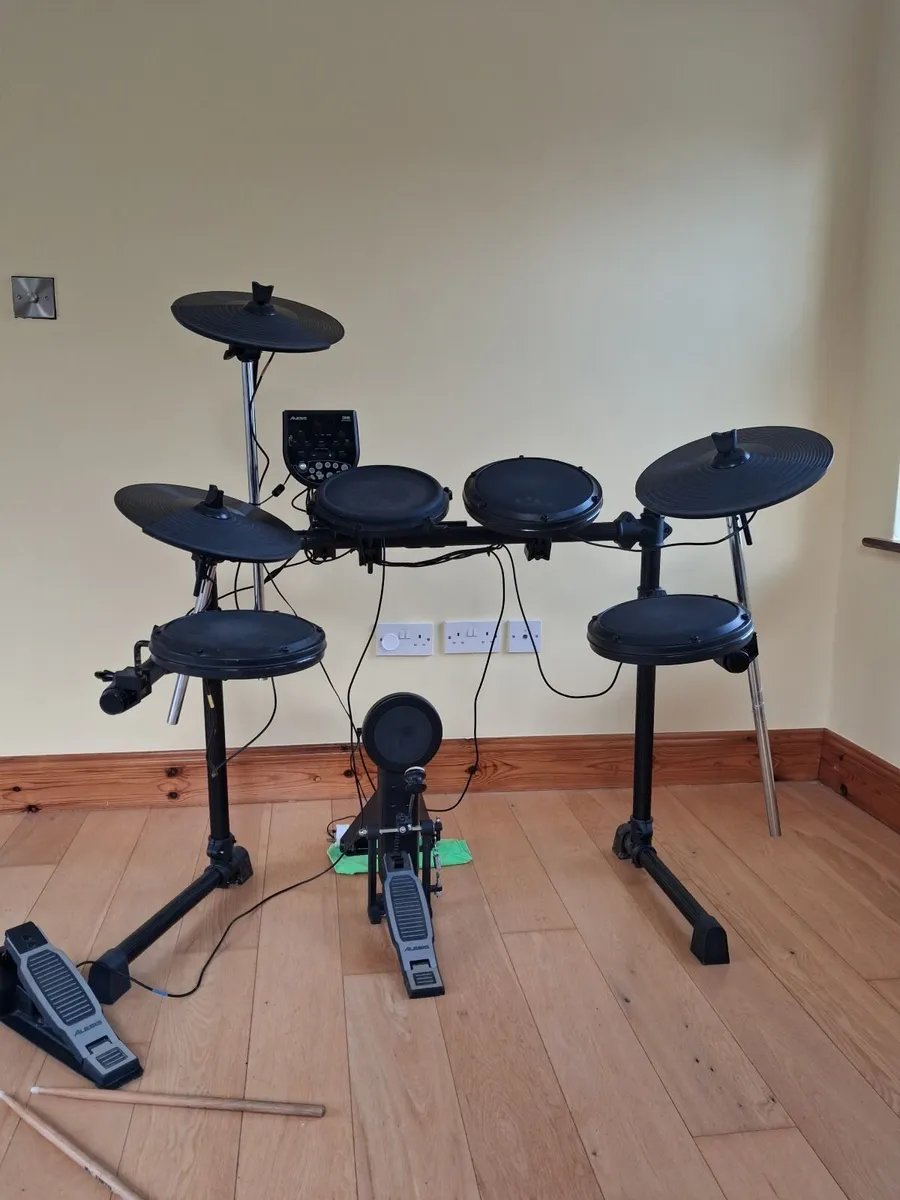 Electronic Drumkit - Image 1