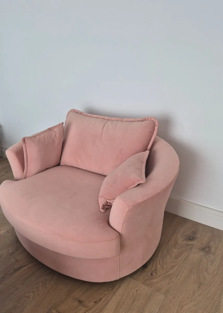 Extra large swivel chair - Image 1