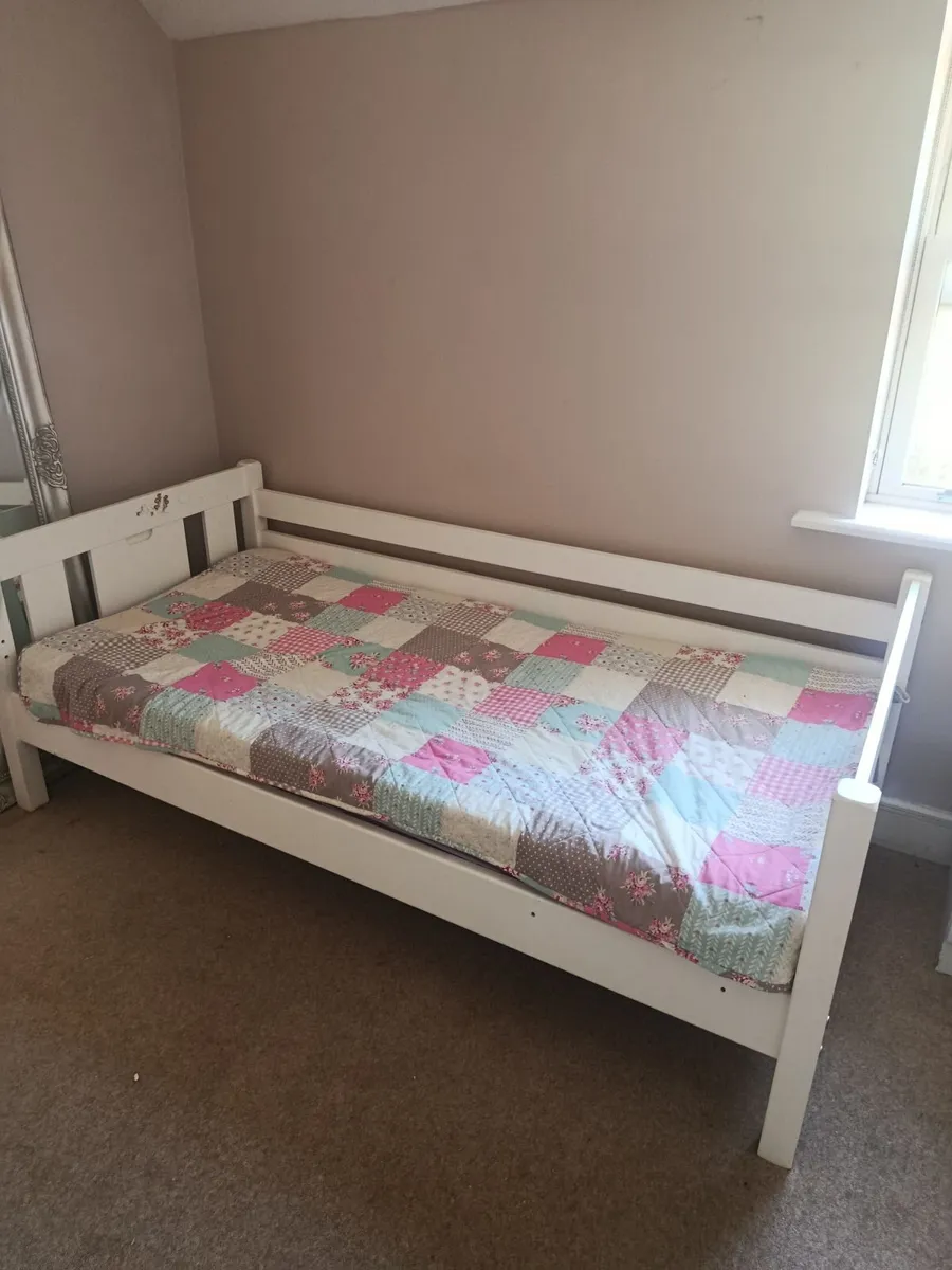 Bed - Image 1