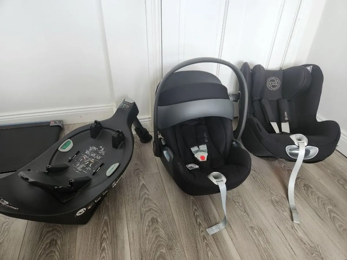 Cybex Z-Line Rotating car seat bundle (Birth to 4 years) - Image 2