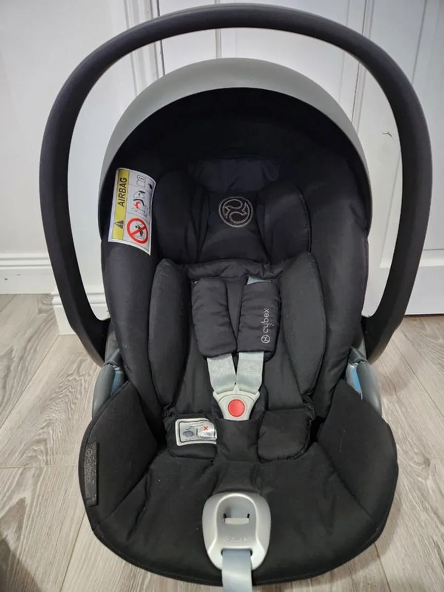 Cybex Z-Line Rotating car seat bundle (Birth to 4 years) - Image 3