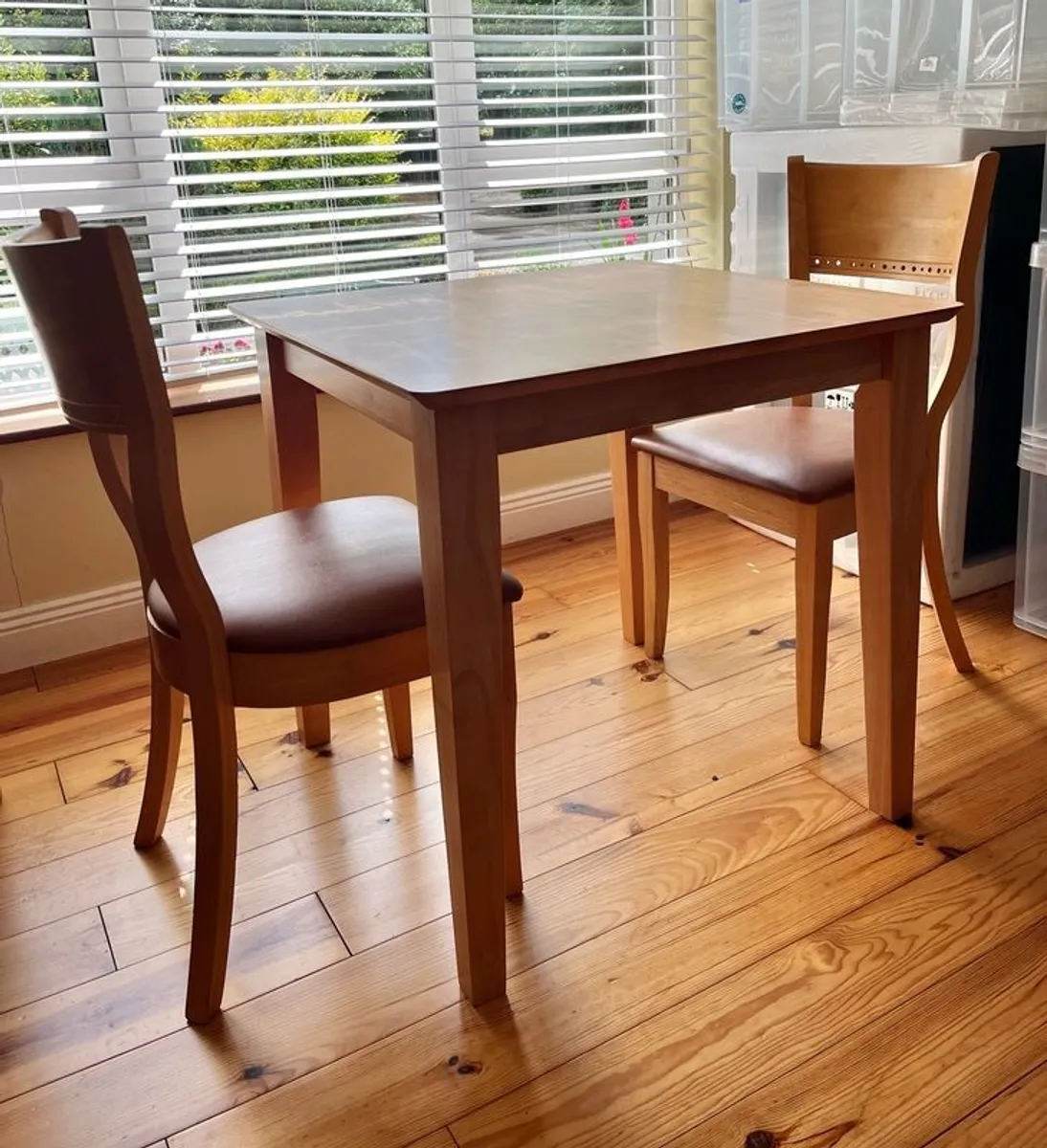 Pine table & two chairs - Image 3