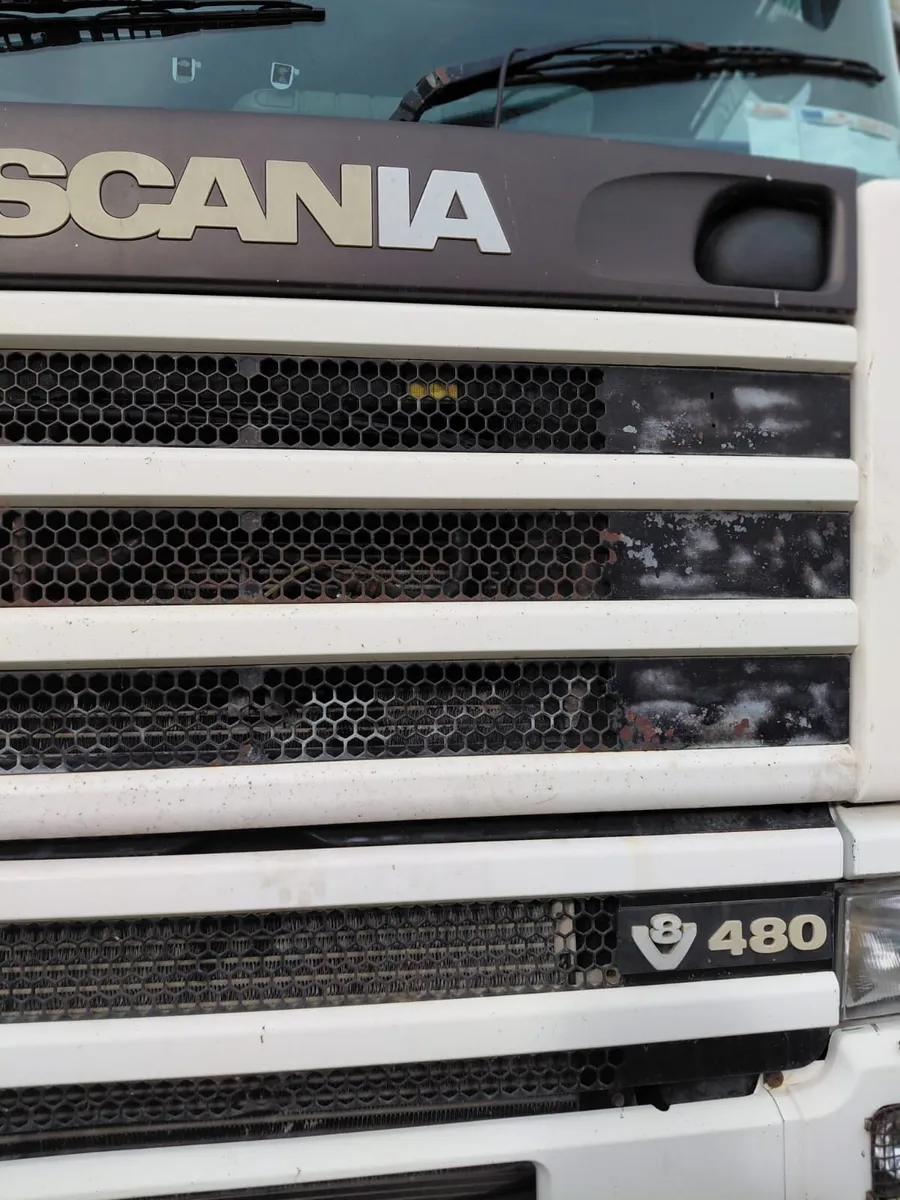 Lorries and trailers - Image 1