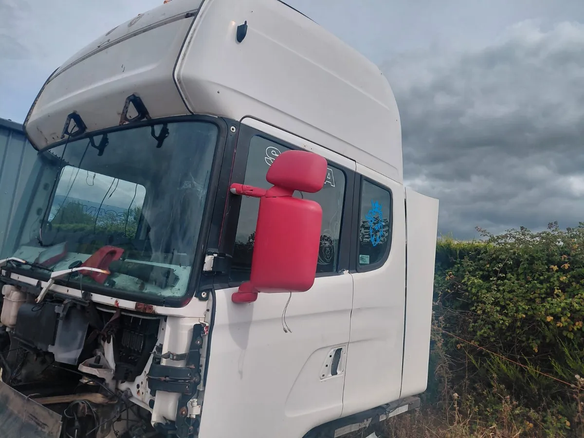 Lorries and trailers - Image 2