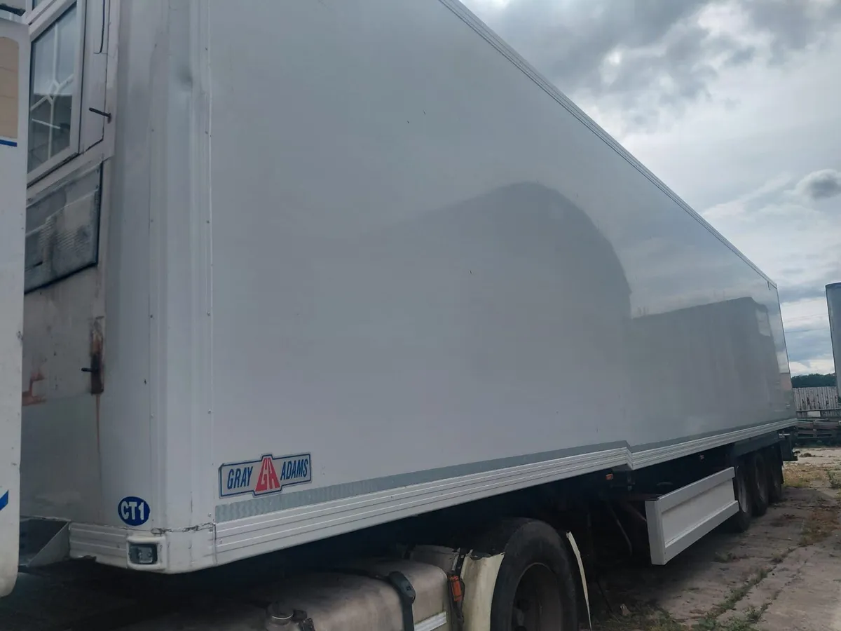 Lorries and trailers - Image 3