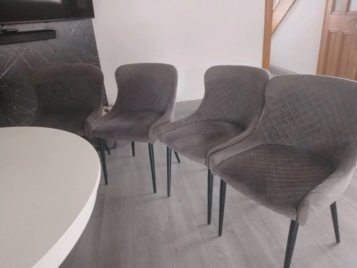 Four dinning chairs for 100Euro - Image 2