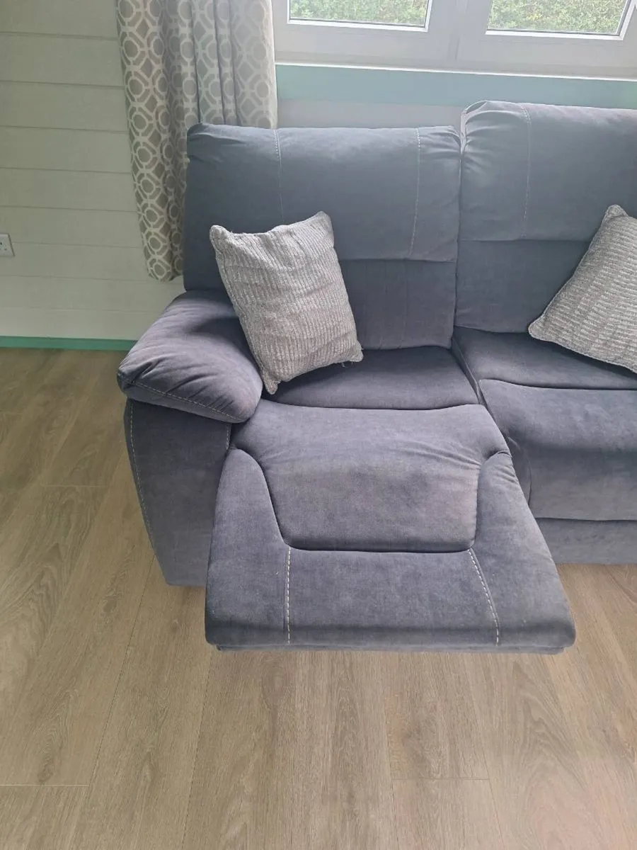 2 Seater Recliner Sofa - Image 3