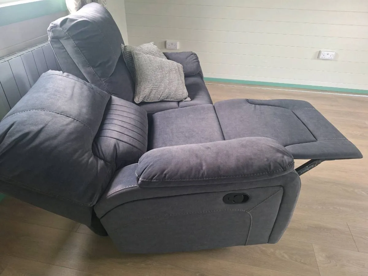2 Seater Recliner Sofa - Image 4