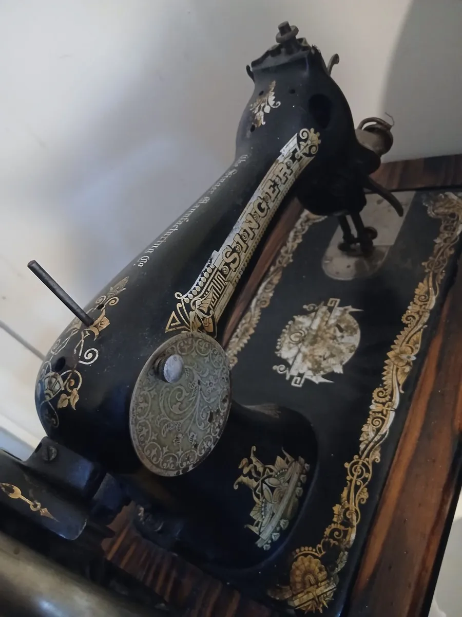 Singer sweing machine - Image 1