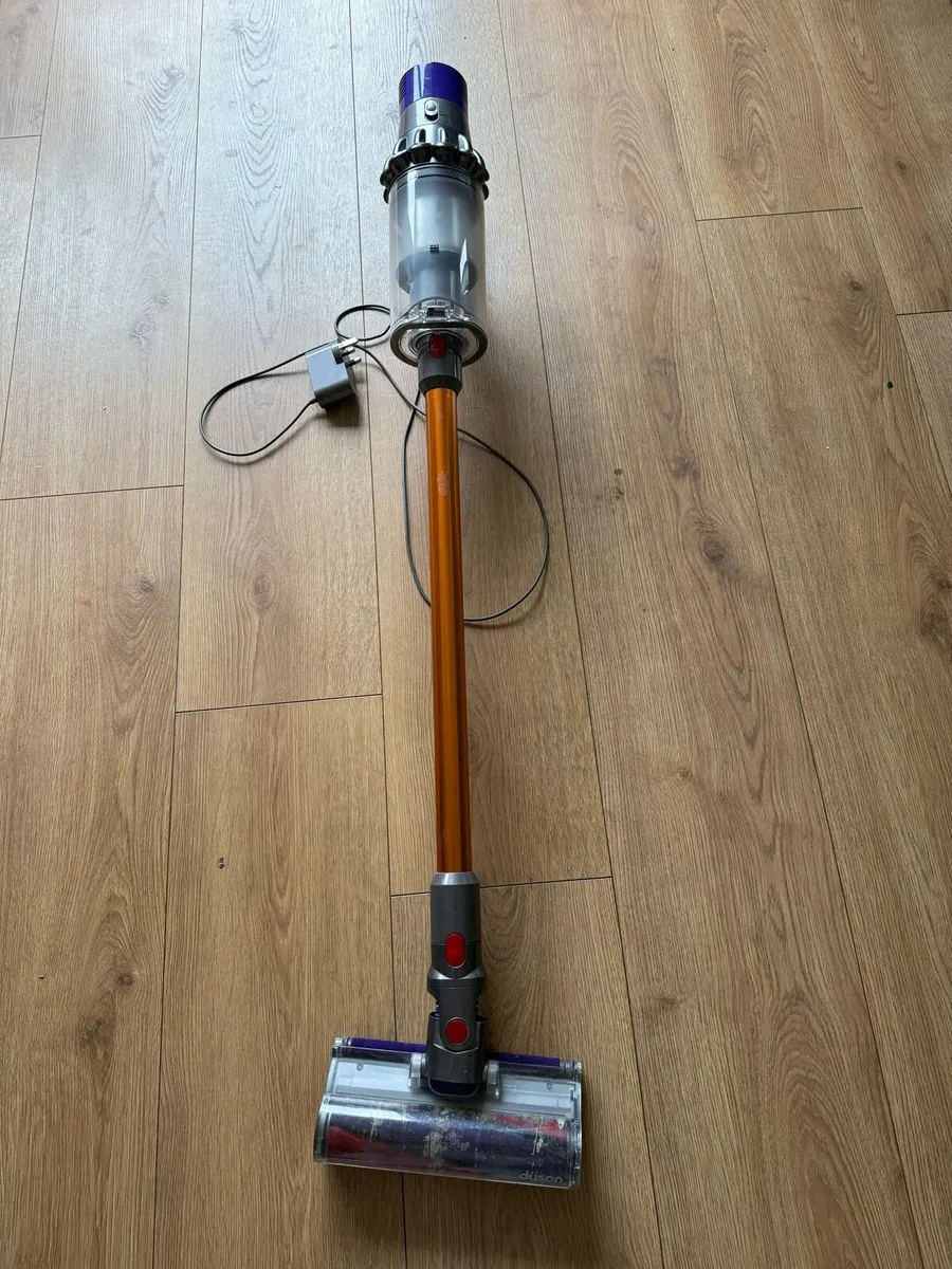 Dyson Cyclone V10 Absolute cordless vacuum - Image 2