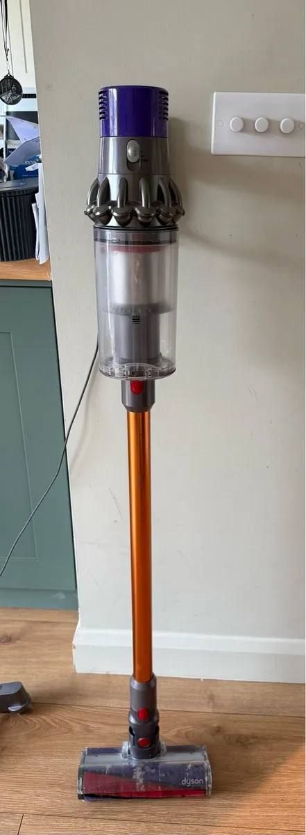 Dyson Cyclone V10 Absolute cordless vacuum - Image 3