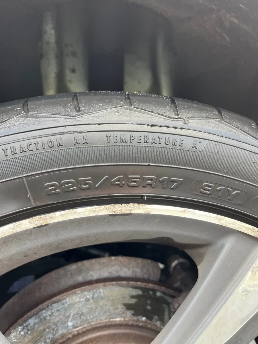 Volvo V40 17 inch alloy wheels - Image 2