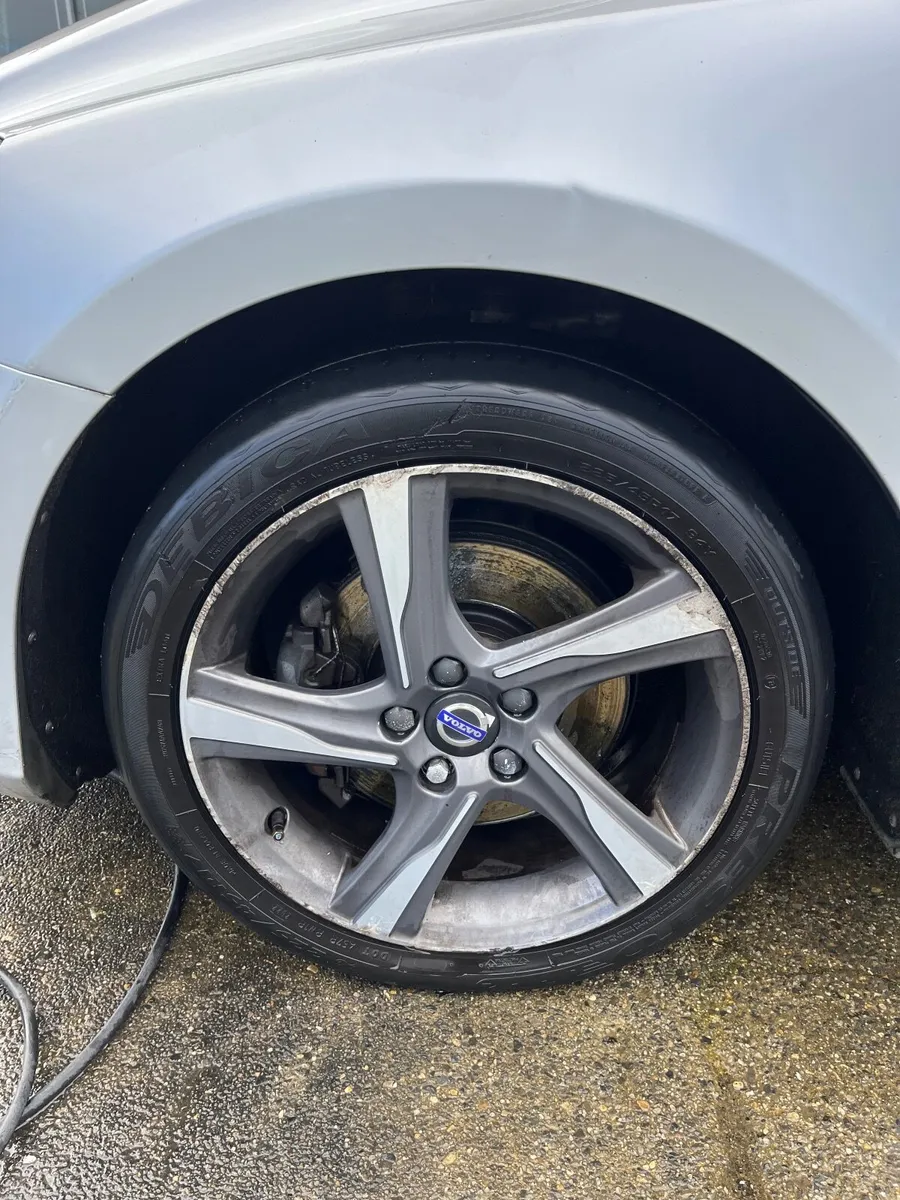 Volvo V40 17 inch alloy wheels - Image 4