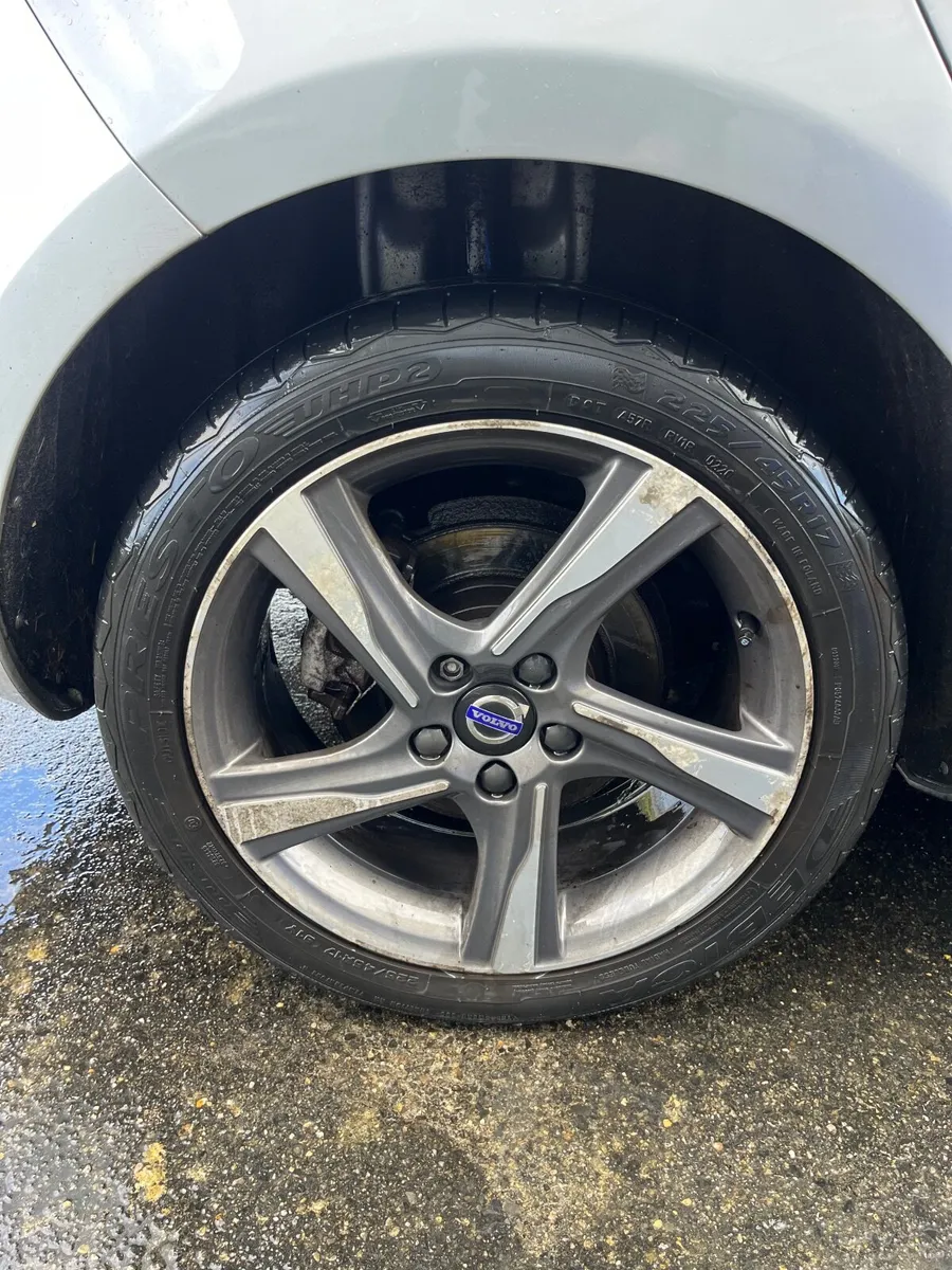 Volvo V40 17 inch alloy wheels - Image 3