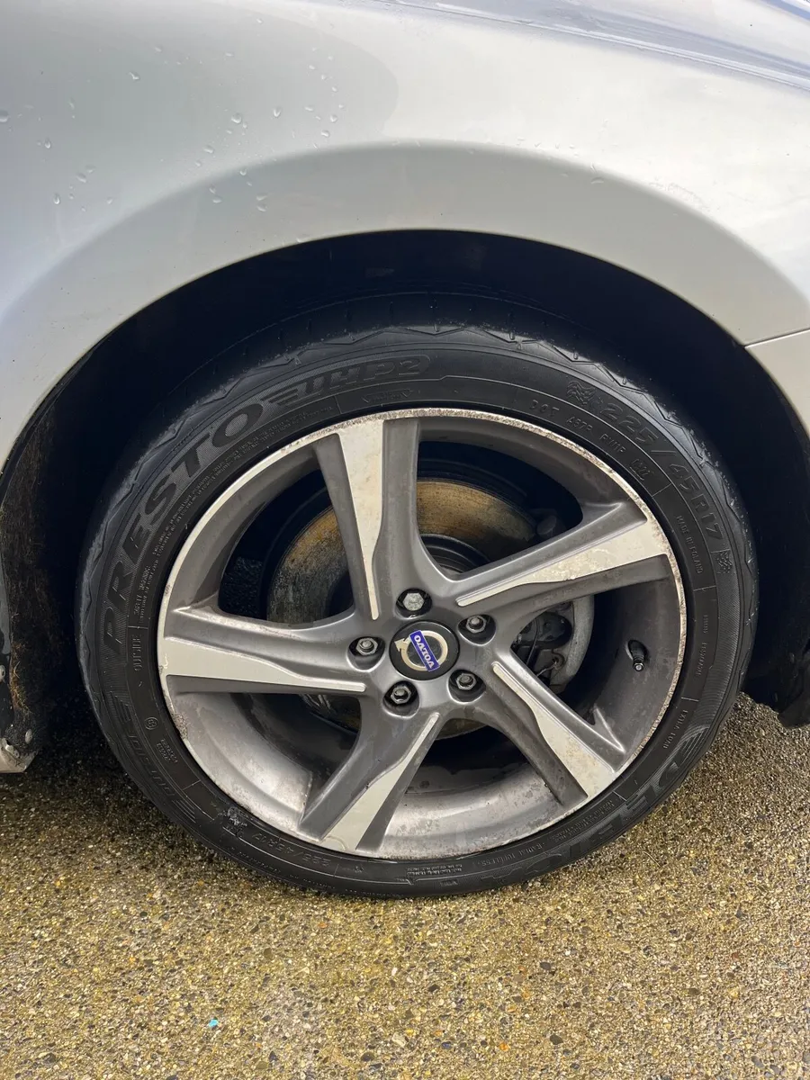 Volvo V40 17 inch alloy wheels - Image 1