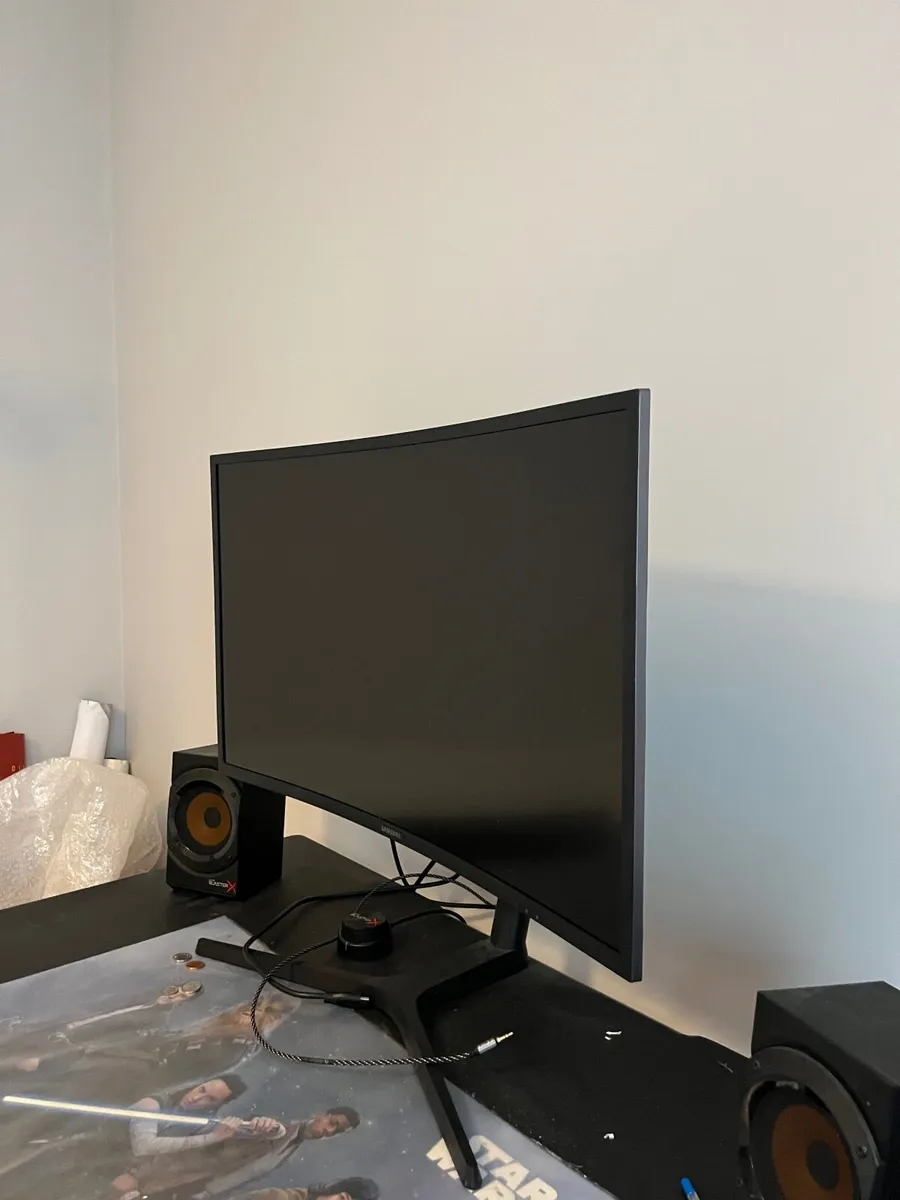 Samsung 32” Curved Gaming Monitor - Image 2