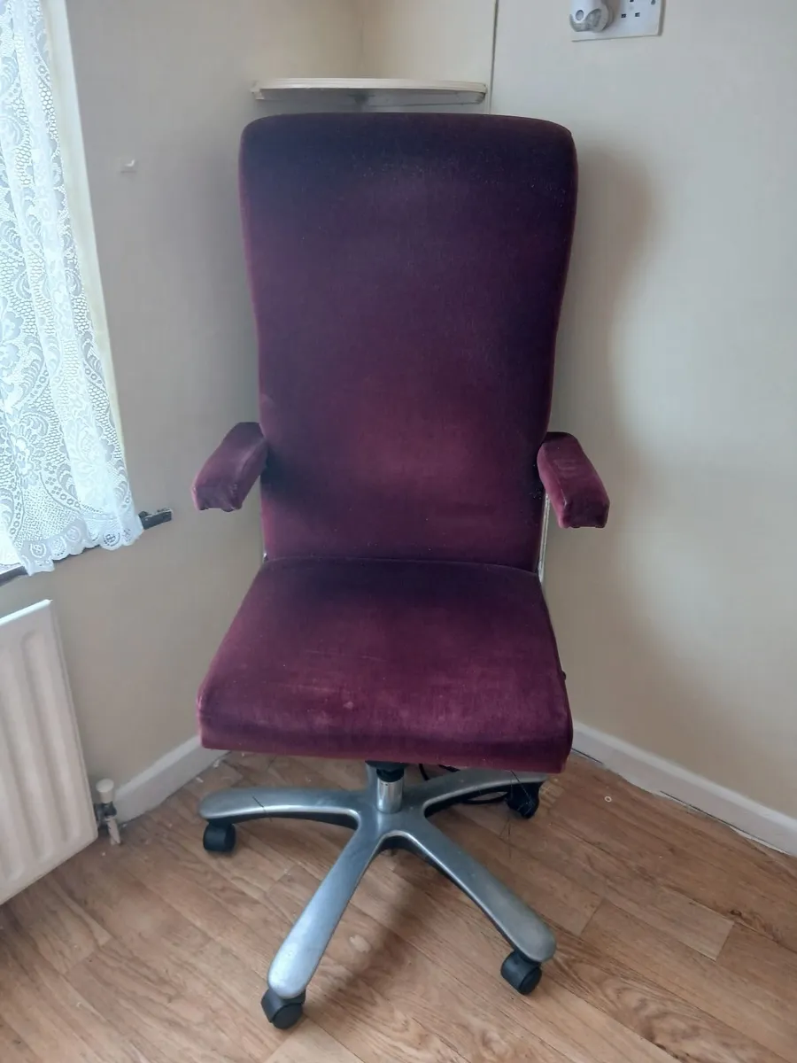 Office chair - Image 1