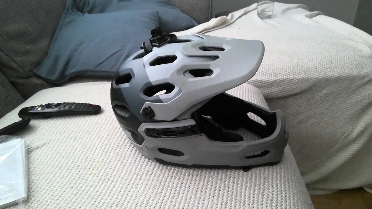 bicycle helmet - Image 2