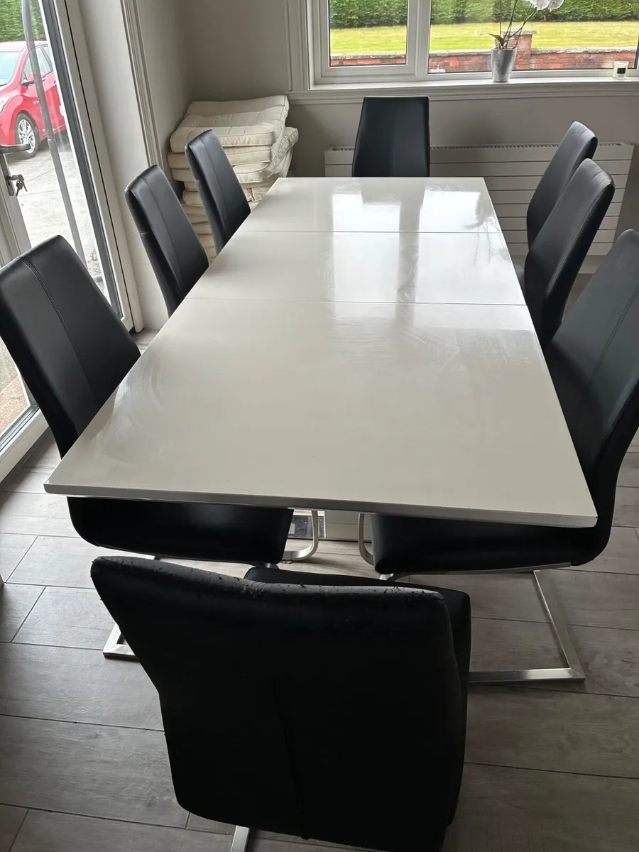 Dining table and chairs - Image 1