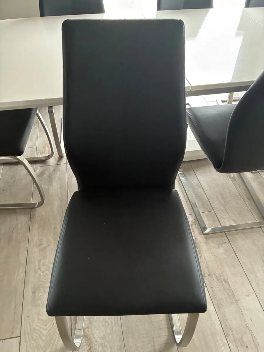 Dining table and chairs - Image 3