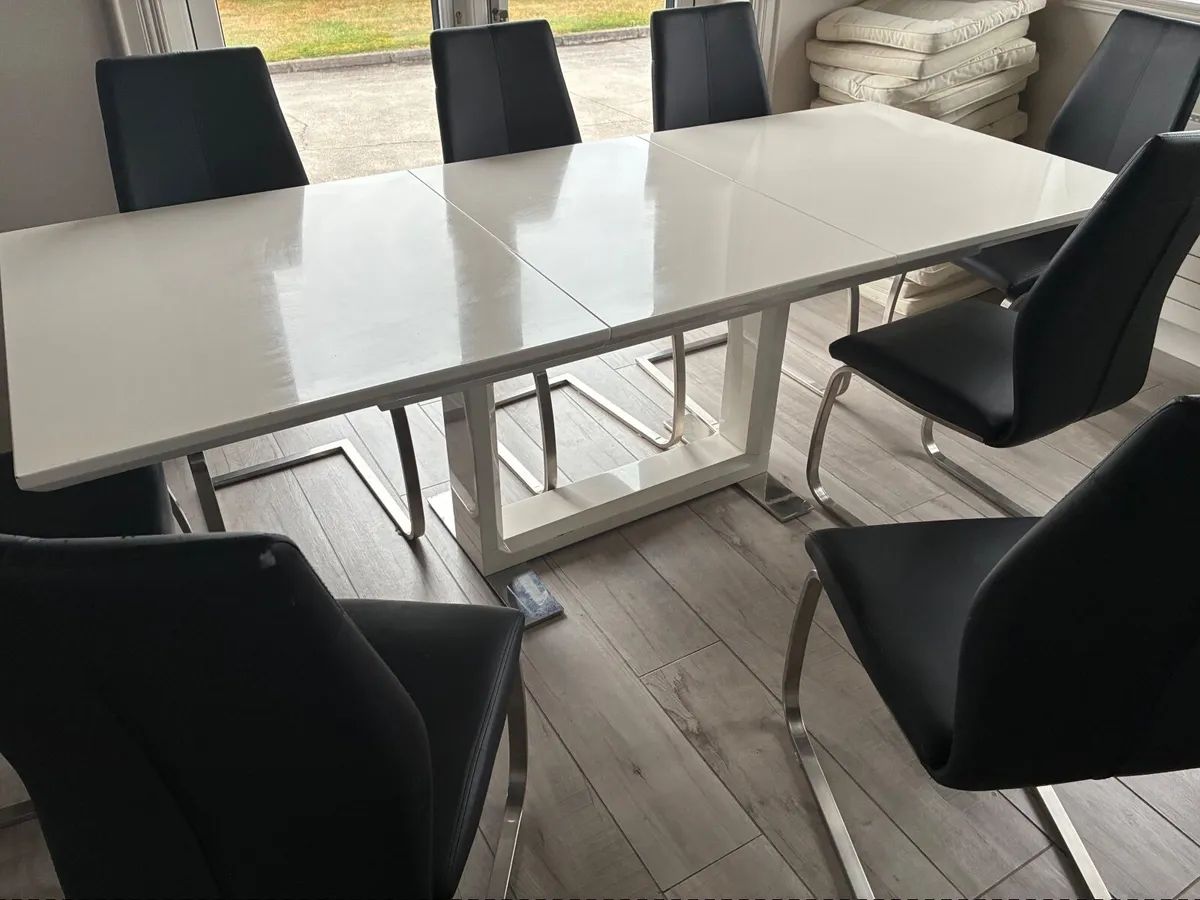 Dining table and chairs - Image 4