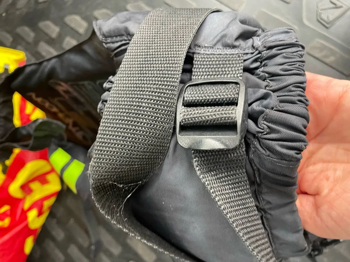 Typhoon life jacket/buoyancy aid size junior - Image 3