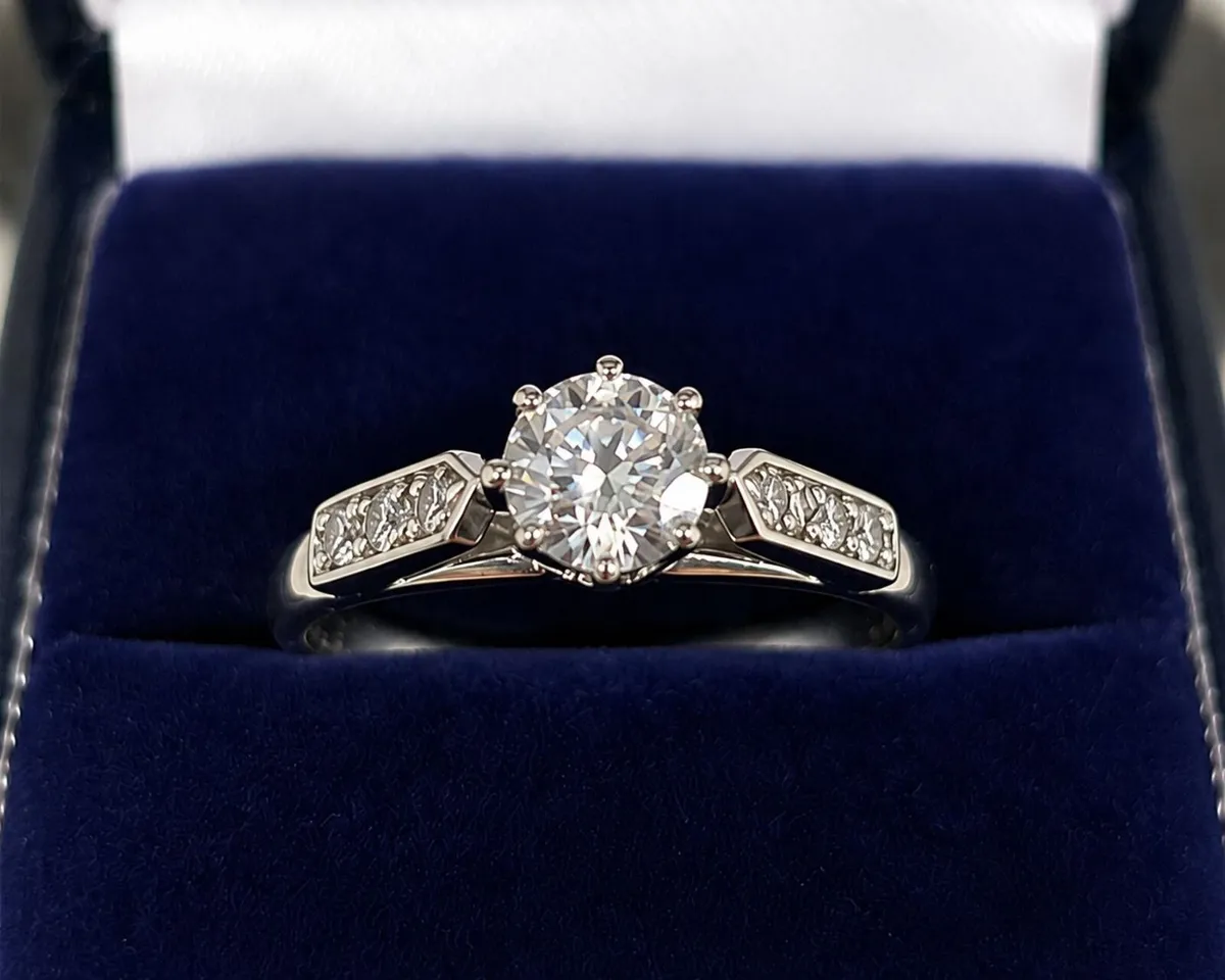 Beautiful Diamond Engagement Ring - Image 1