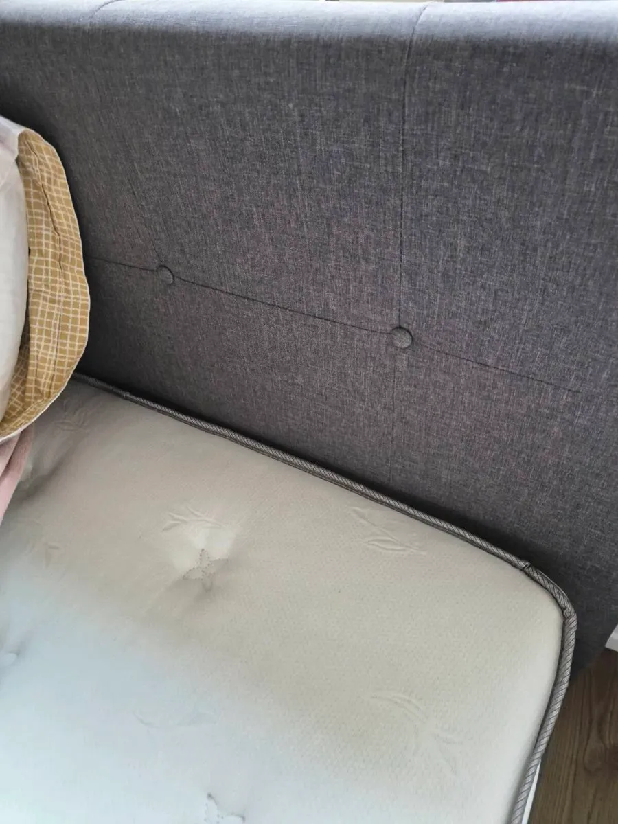 Bed and mattress - Image 4