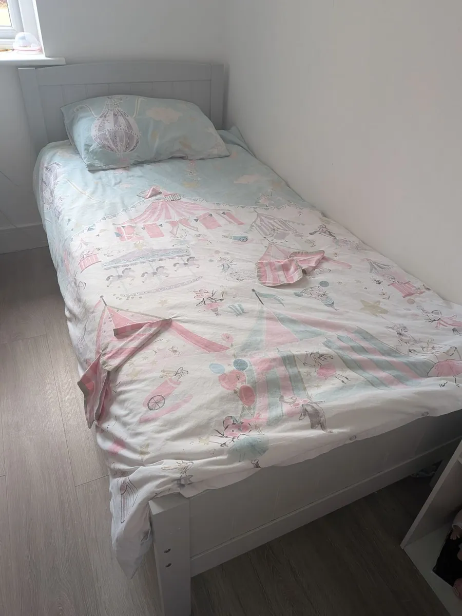Bed frame & mattress - Image 1