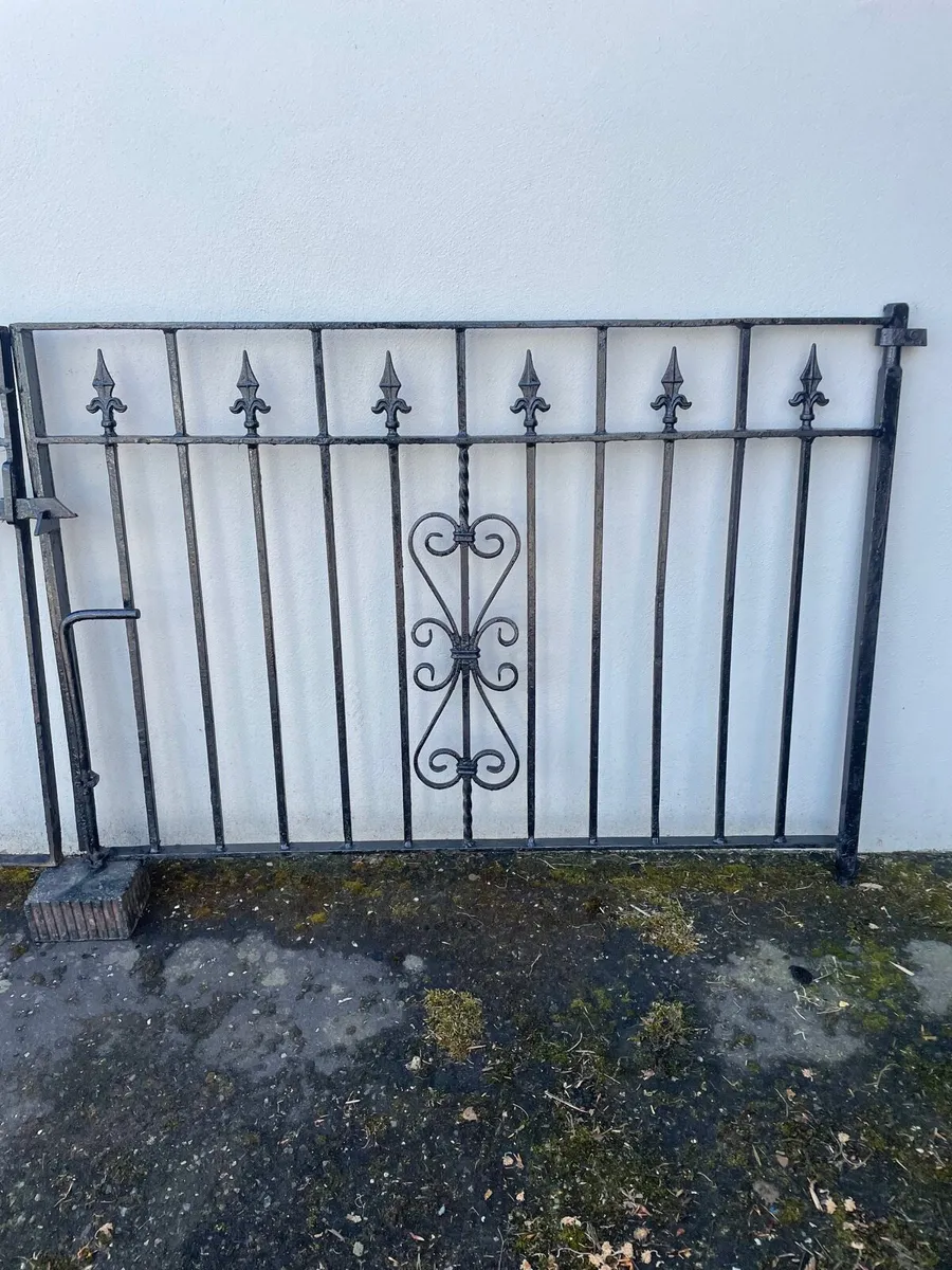 Gates - Image 2