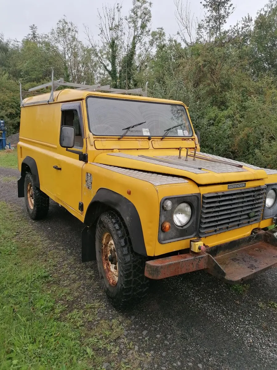 Land Rover Defender 1998 - Image 1