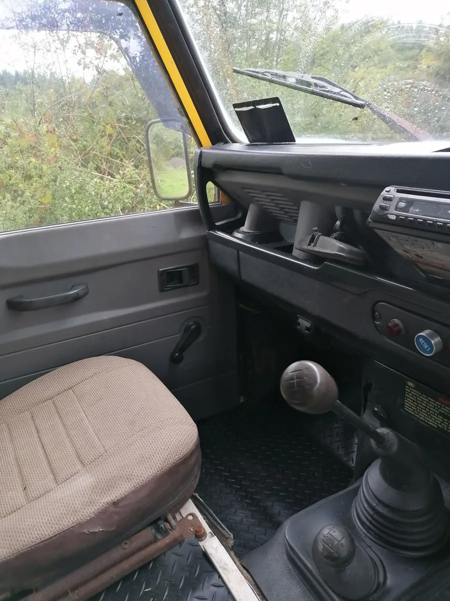 Land Rover Defender 1998 - Image 4