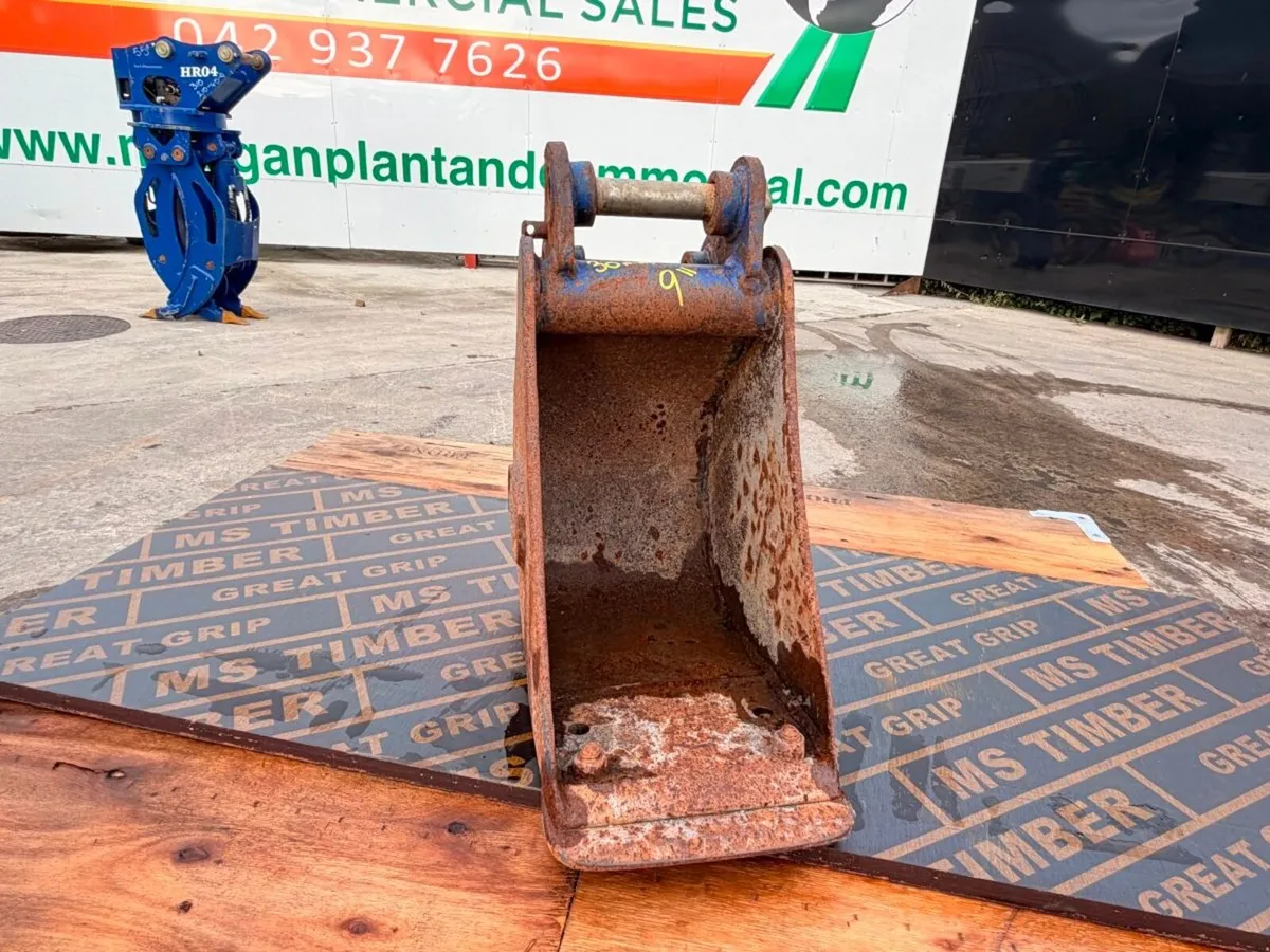 9" strickland bucket ....30mm pins.....1071 - Image 3